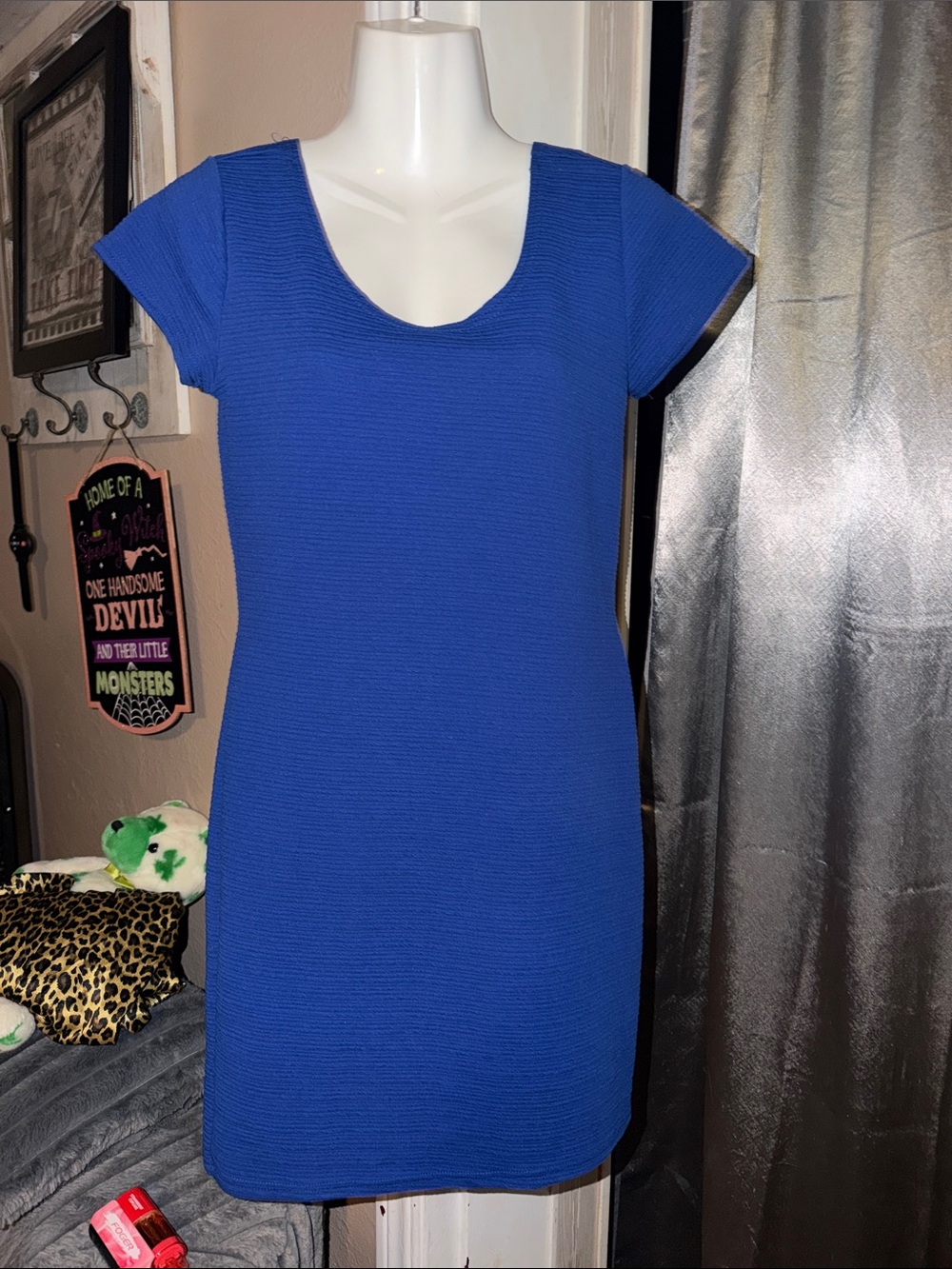 BNWT Classic Scoop Neck Cap-Sleeve bodycon Dress in Royal Blue size Large